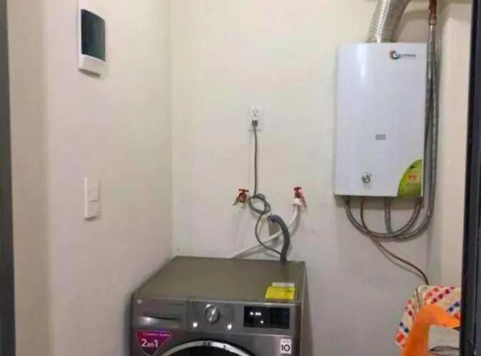 Private In City: 2b 2b Apartment
