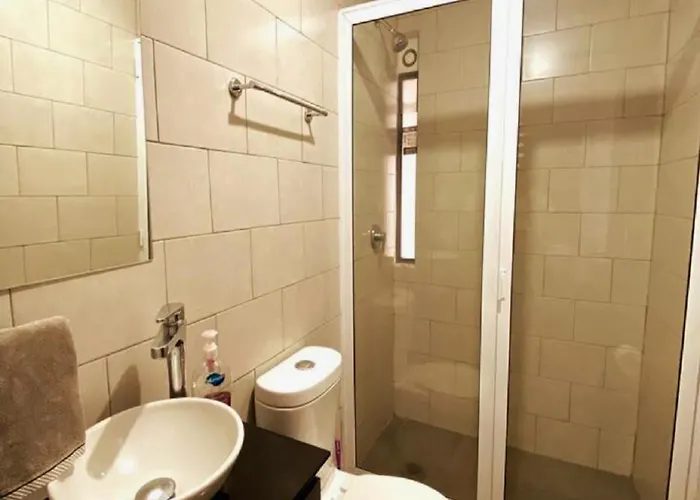 Private In City: 2b 2b Apartment