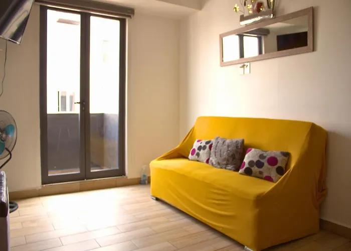 Private In City: 2b 2b Apartment